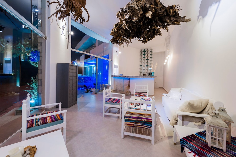 Kouros Home Hotel