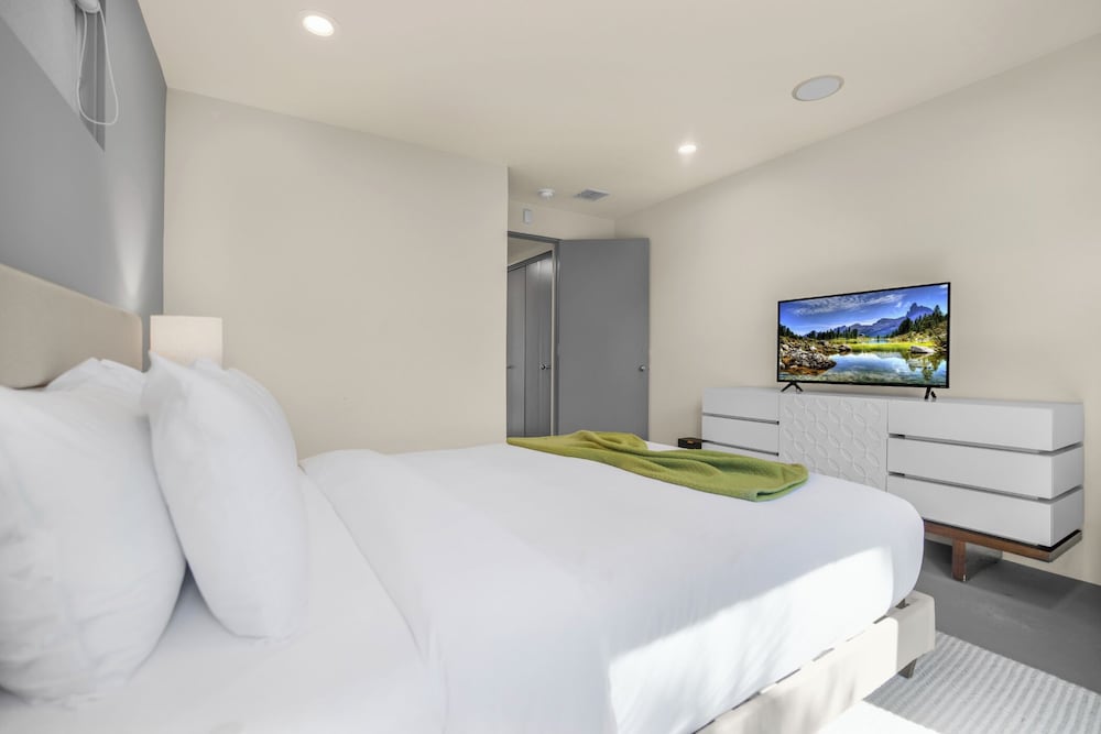 Solara Point - Sunset to Skyline With Pool & Epic Views