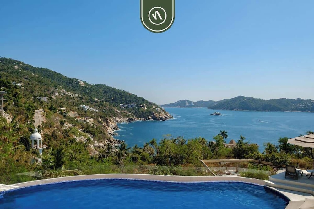 Amazing 3 BR Penthouse With Beachclub