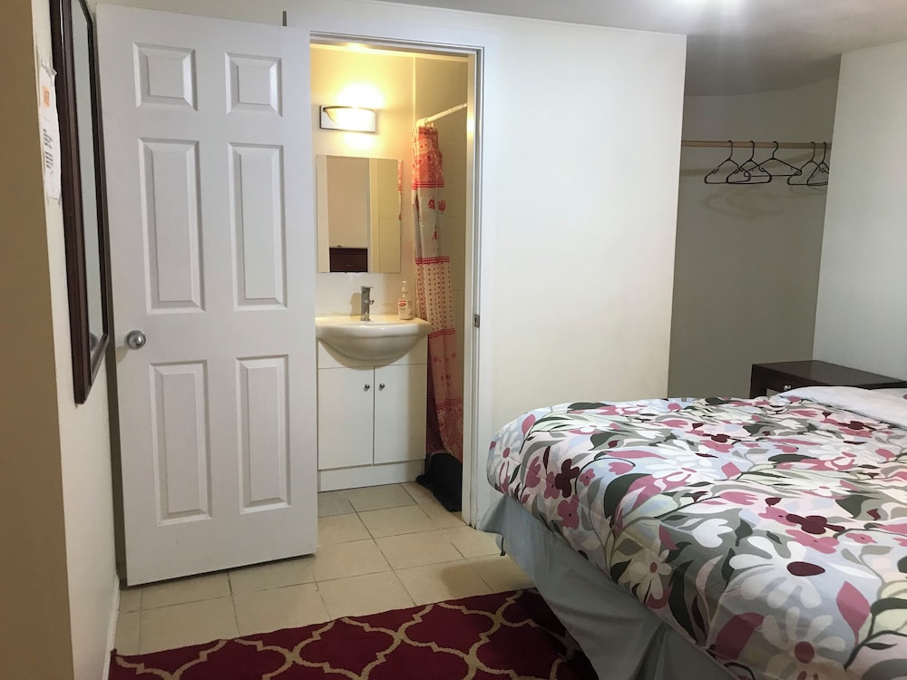 West Broadway guesthouse