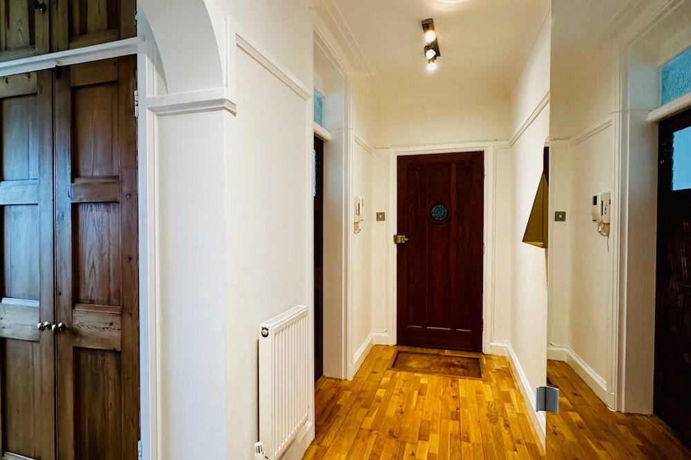 Gerrardscross - Stay4 - Parking - Petsok - Wembley
