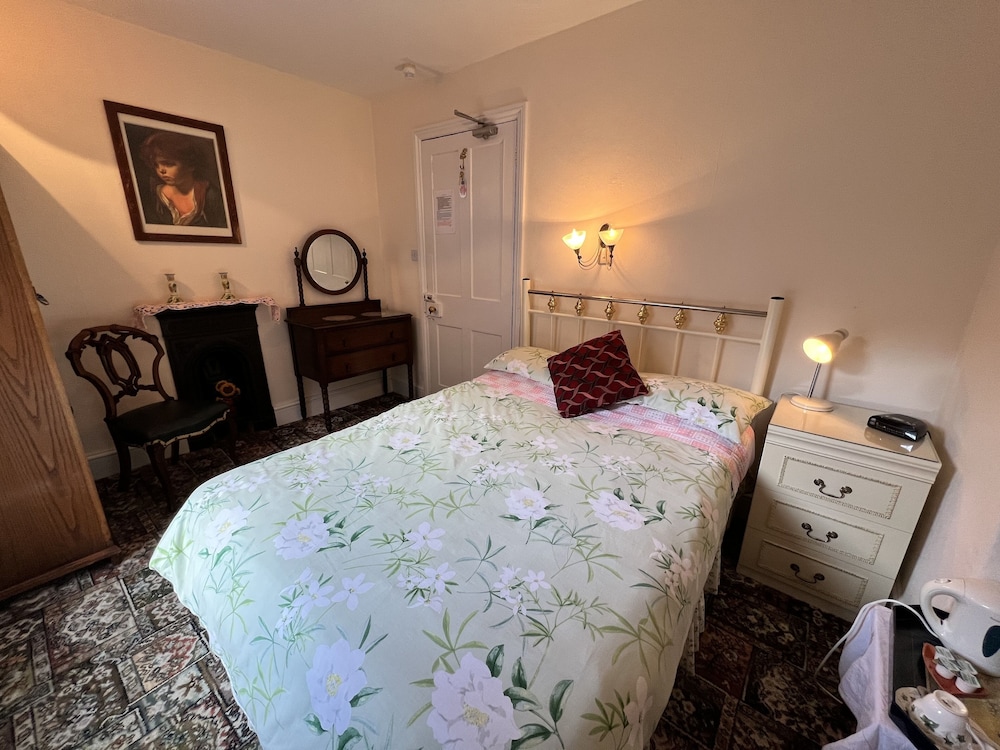 Lynmouth Vacations - The Captain's House - Property Image 3