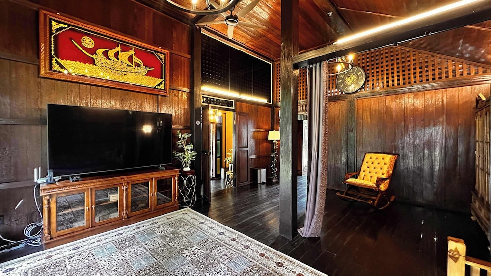 Charming Nature Kampung Home for Family Getaways