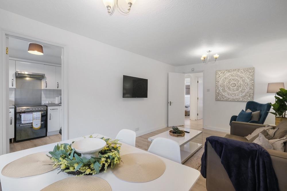 Charming 2 Bed 1Bath Apt -Transom Square