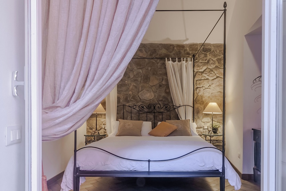 Loppia Secret Garden by Wonderful Italy