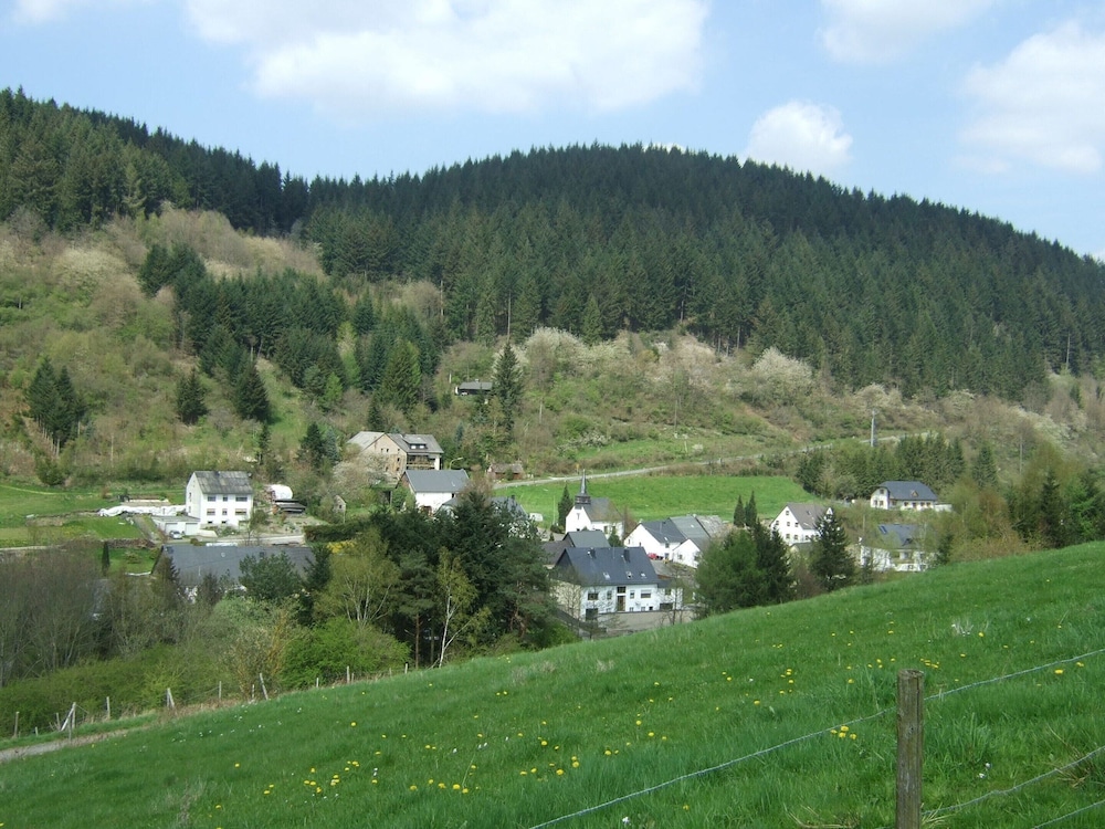 A Modern Apartment in the Hunsruck Region's Romantic Drohn Valley