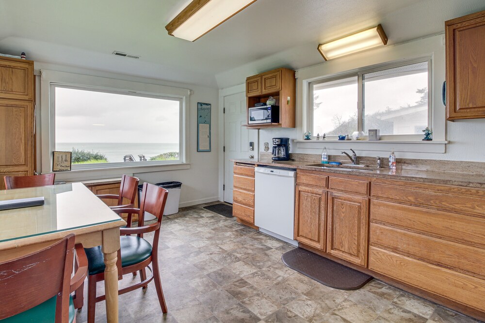 Cliffside Lighthouse Beach Home w/ Ocean View