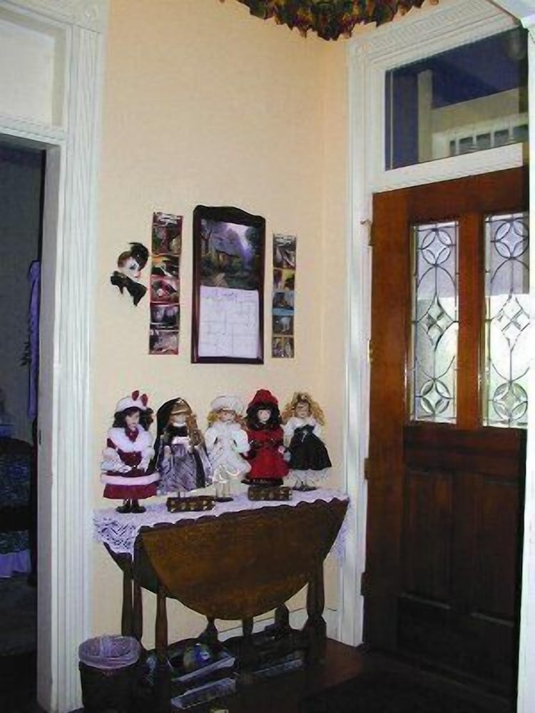 Robins Nest Bed & Breakfast