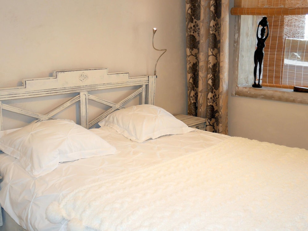 Holiday Home With Jacuzzi, Guisseny