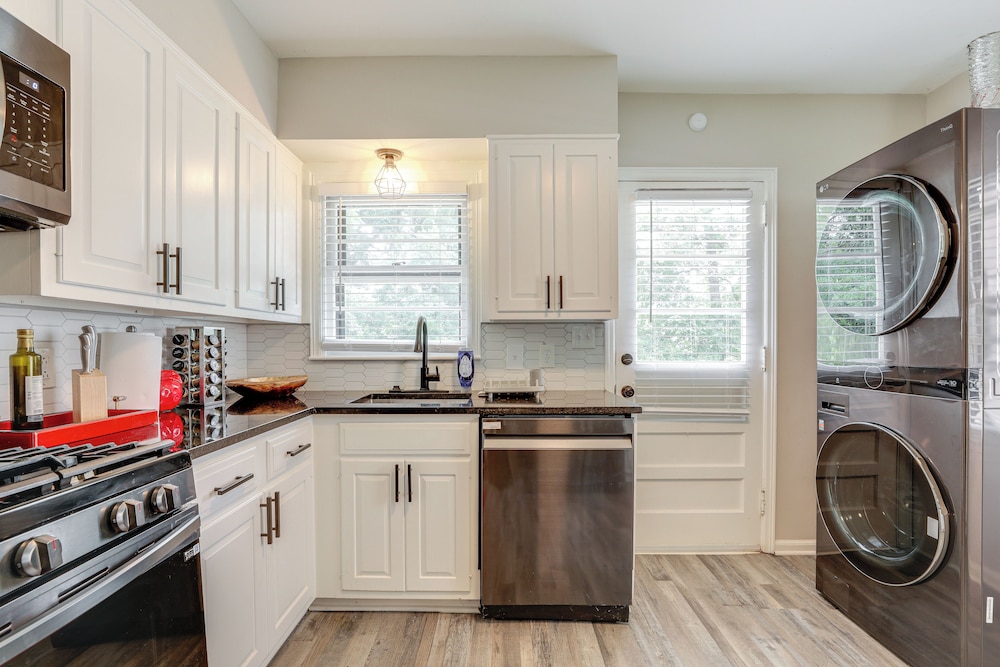 Updated Piedmont Heights Apt - 5 Mi to Dtwn Atl!