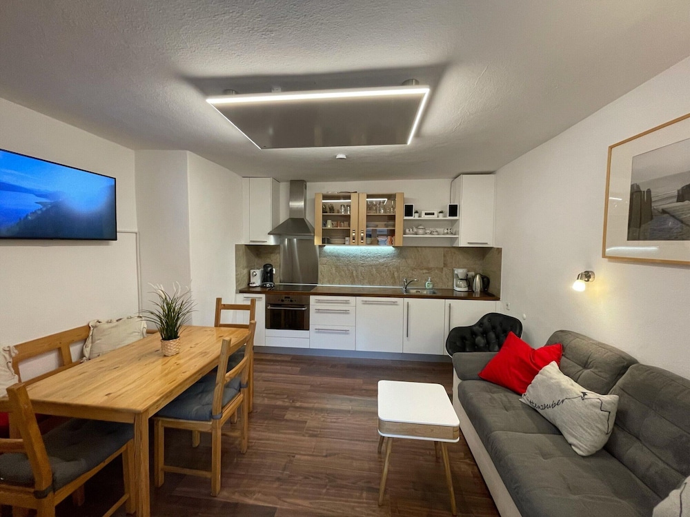 Central Apartment With Balcony, Terrace, Garden, Deckchairs