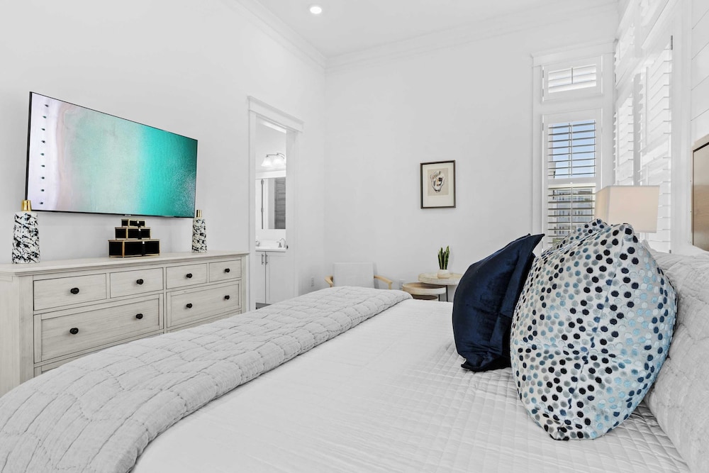 Sleeps 20 2 Homes, 9bdr, Arcade Walk to Blue Mountain Beach Access & Eats