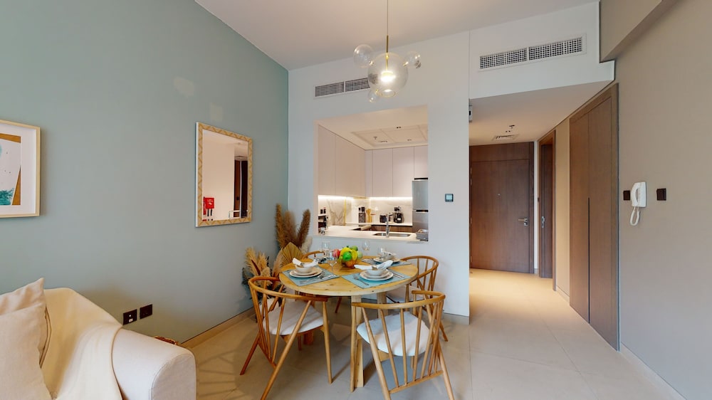 Euro Residences 206