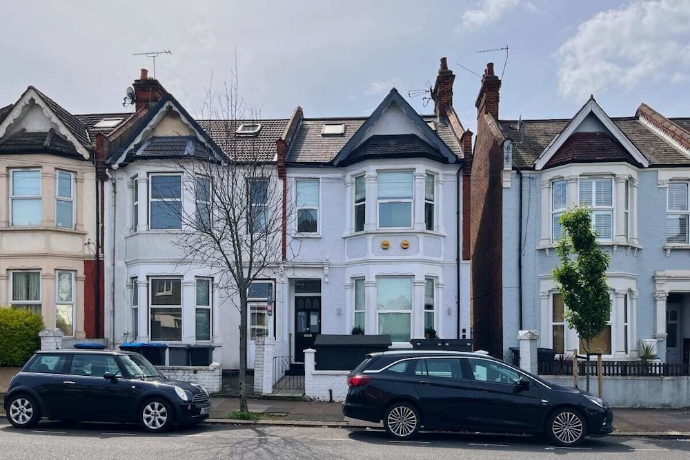 The Leghorn Quarters - Modern 3bdr With Balcony