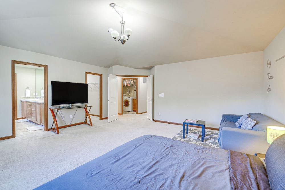 Family-friendly Home w/ Patio & Garden in Everett! view 2