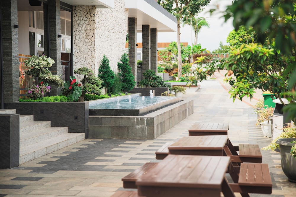Royal Urban Resort