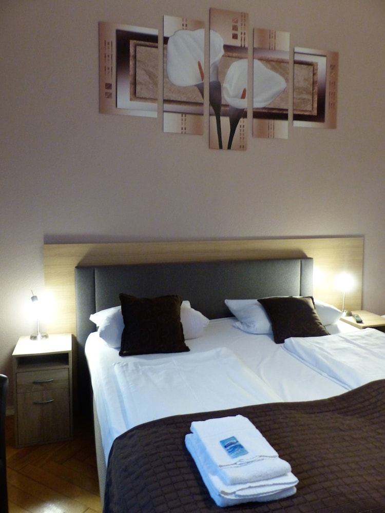 Hotel Pension Elegia am Kurfürstendamm