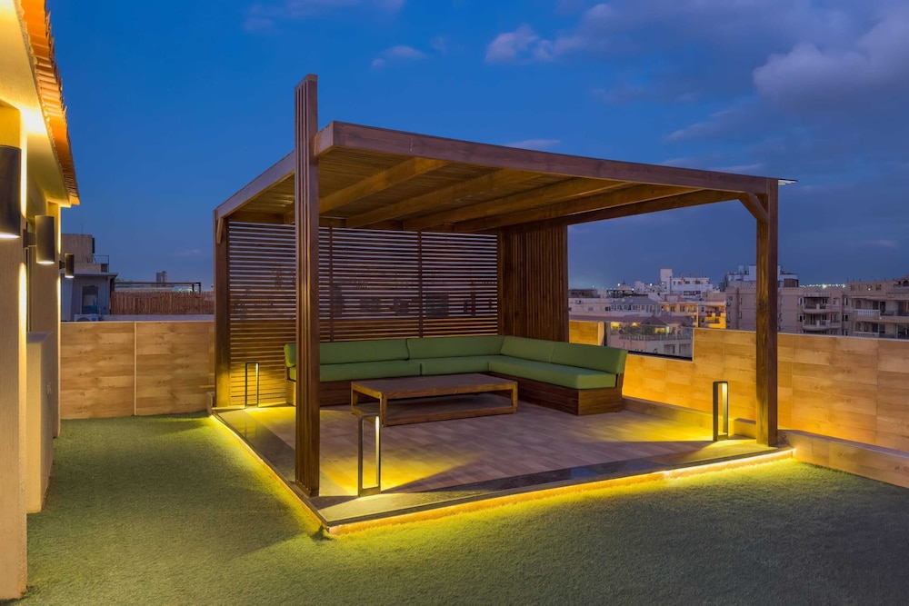 Posh & Panoramic 2bdr Rooftop 5 Min To Airport