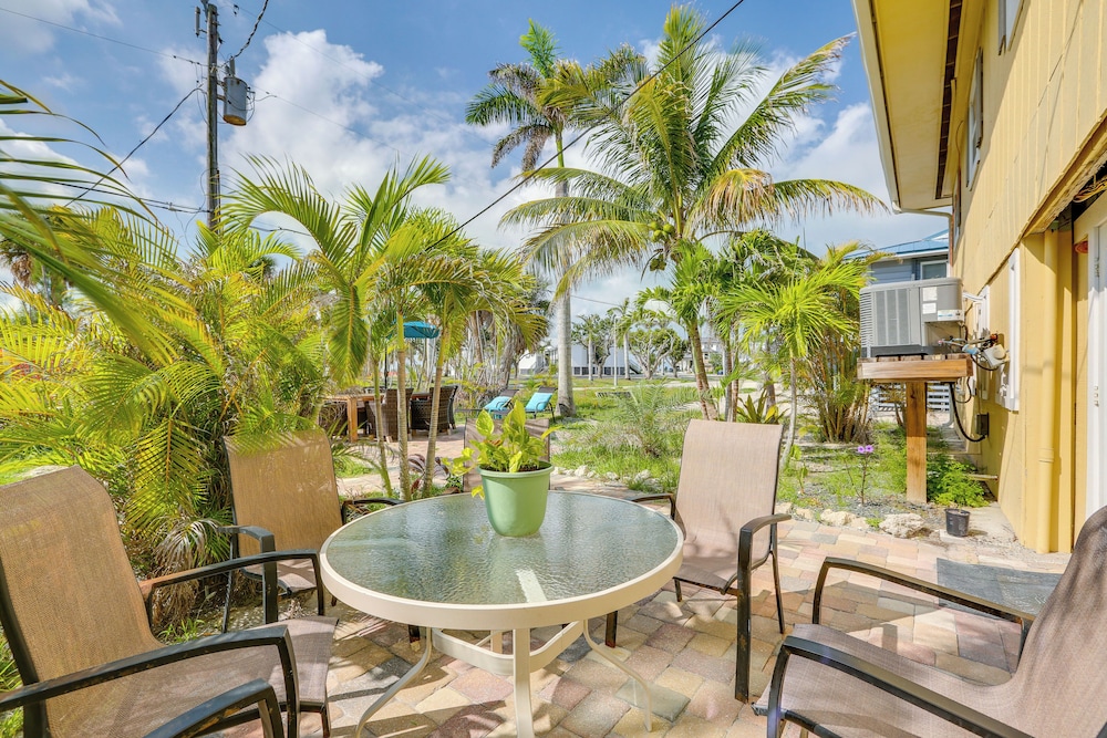 Walk to Beach: Fort Meyers Home w/ Patio!