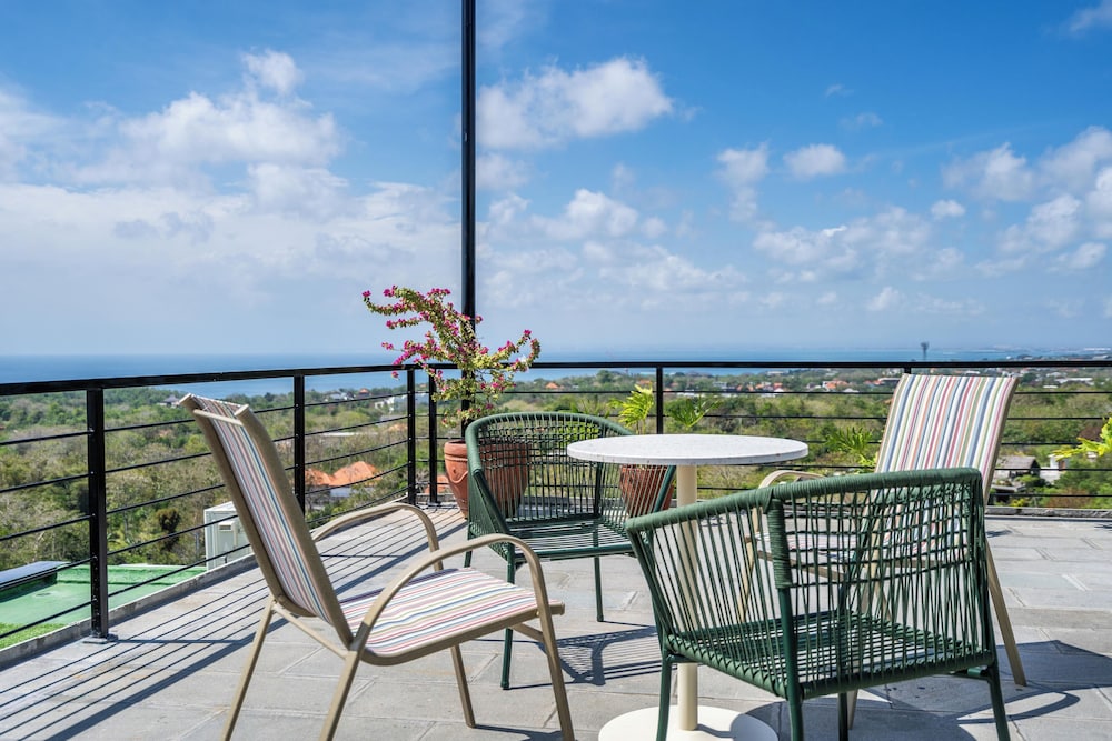Jiya Villa Uluwatu - Panoramic Terraces with Stunning Views, Luxury Service and Entertainment