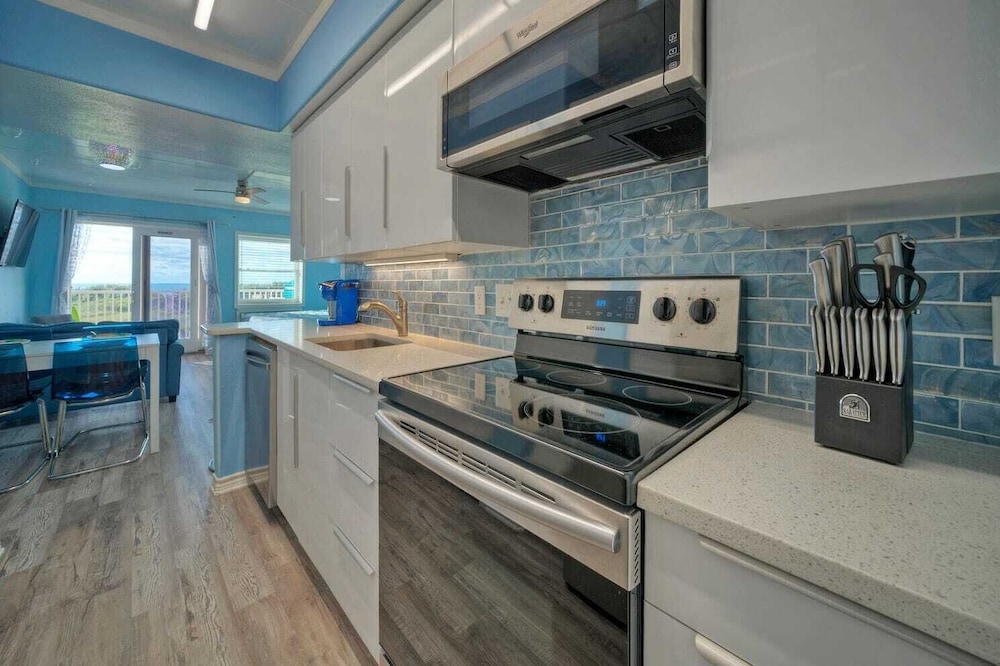 2 Condos in Beachfront Complex Pool, Pickleball+tennis Court, Beach Boardwalk