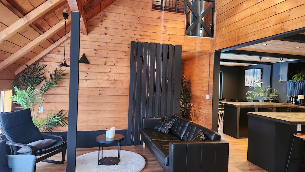 Hooting Owl Lodge