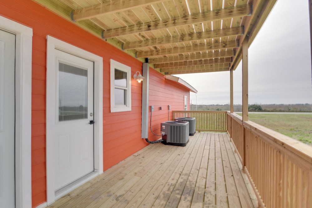 3 Mi to Bolivar Beach: Quiet Condo w/ Balcony