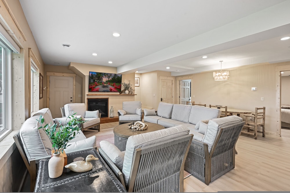 5 BR Family Hangout I Lake Views I Firepit