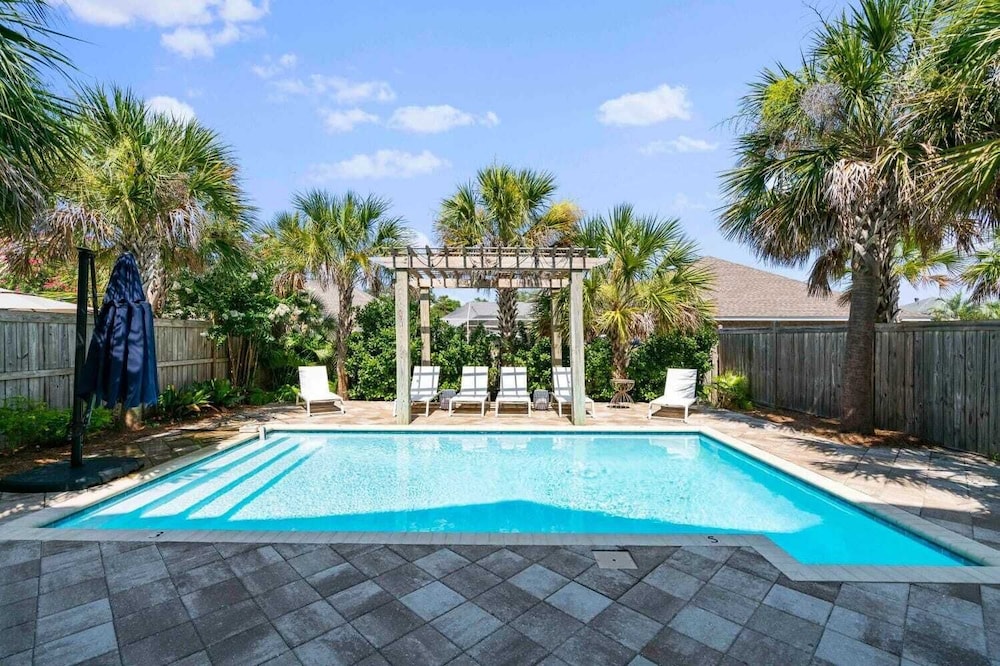 Sleeps 18! Private Pool, Hot Tub, Near Beach Miramar Dream House by Avantstay