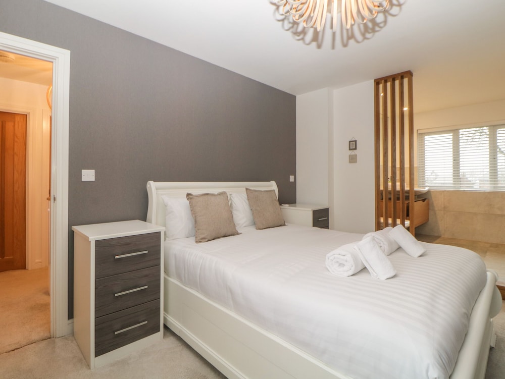 2 White Rock Court