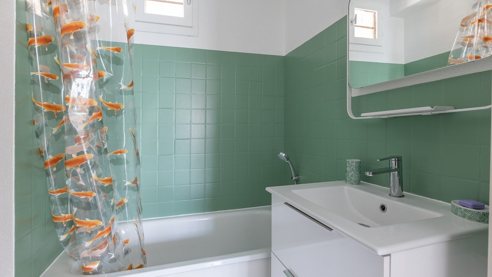 Bright & Breezy Retreat in Agde