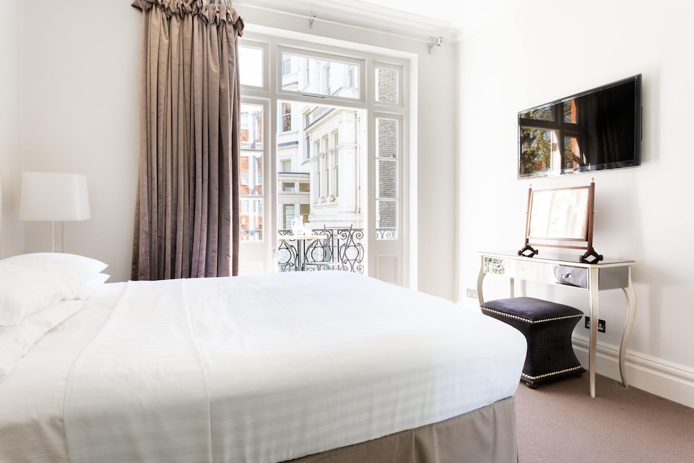 Gledhow Gardens Viii by Onefinestay
