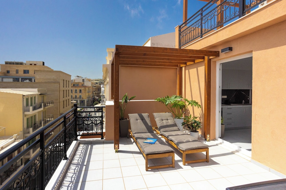 Anemos Deluxe Suites - Ostria