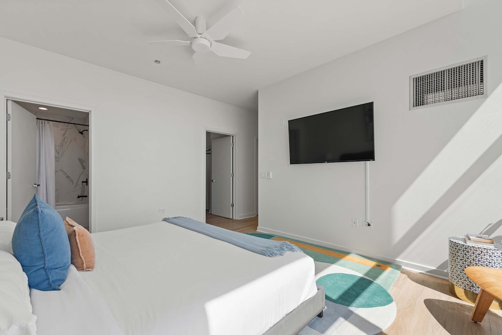 Designer 3BR PH Near Fulton Market