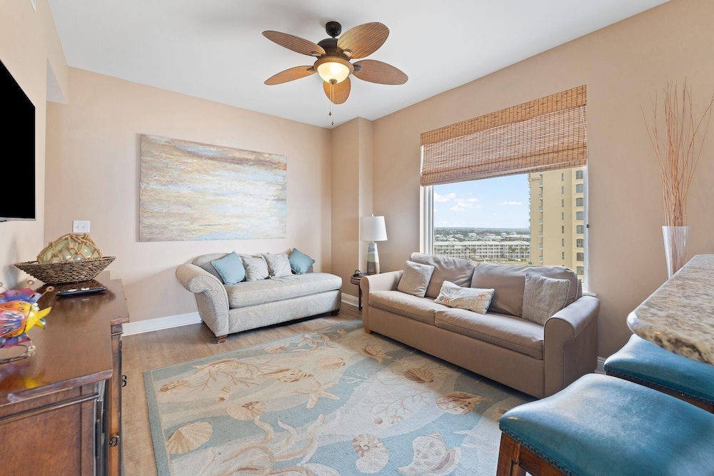 Indigo East 901 + Den W/cabana !