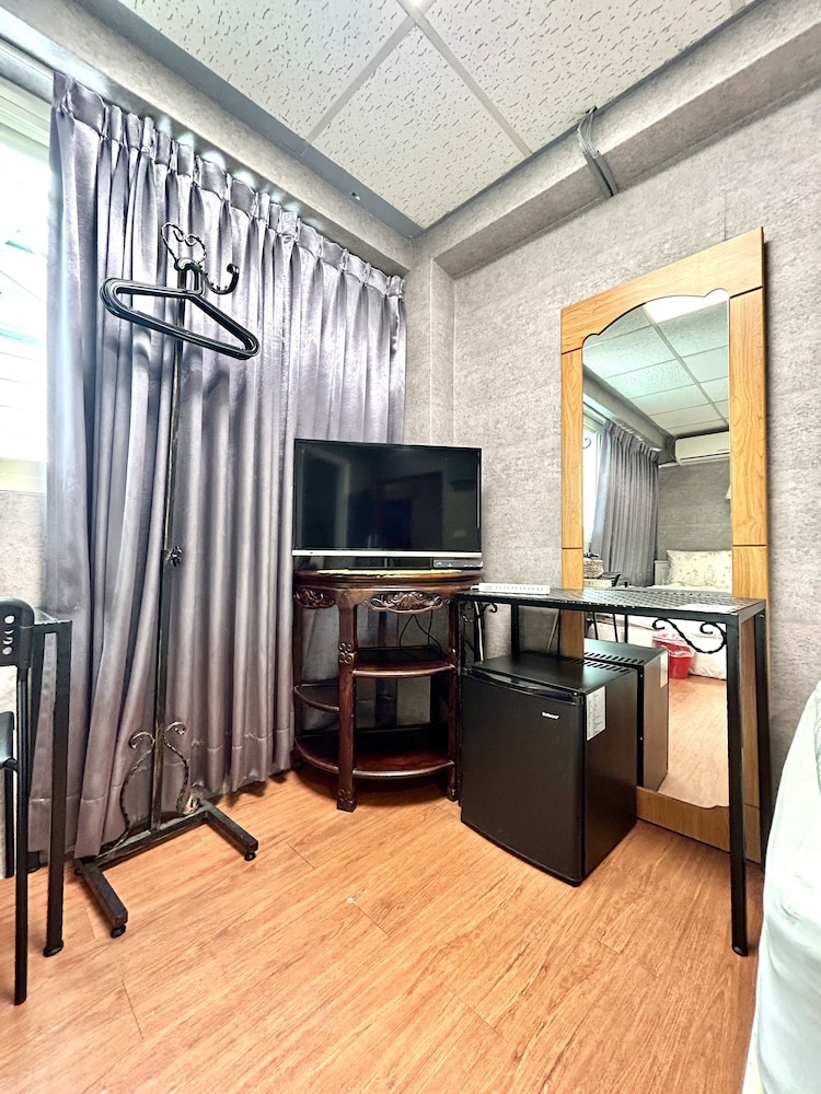Ximen Triple Tiger Hostel