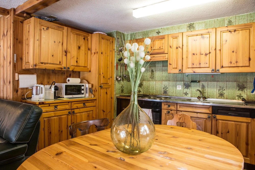 Rosaline - Large and Cosy Swiss Chalet With Beautiful Views