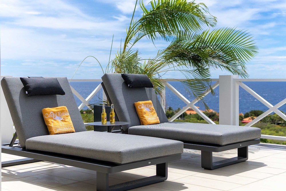 Villa Azure Vista 6BR Luxury Stay w 2 Pools
