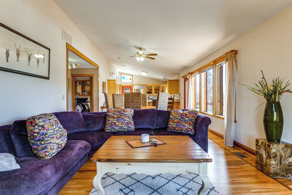Mtn-view Getaway w/ On-site Trails in Fairplay!