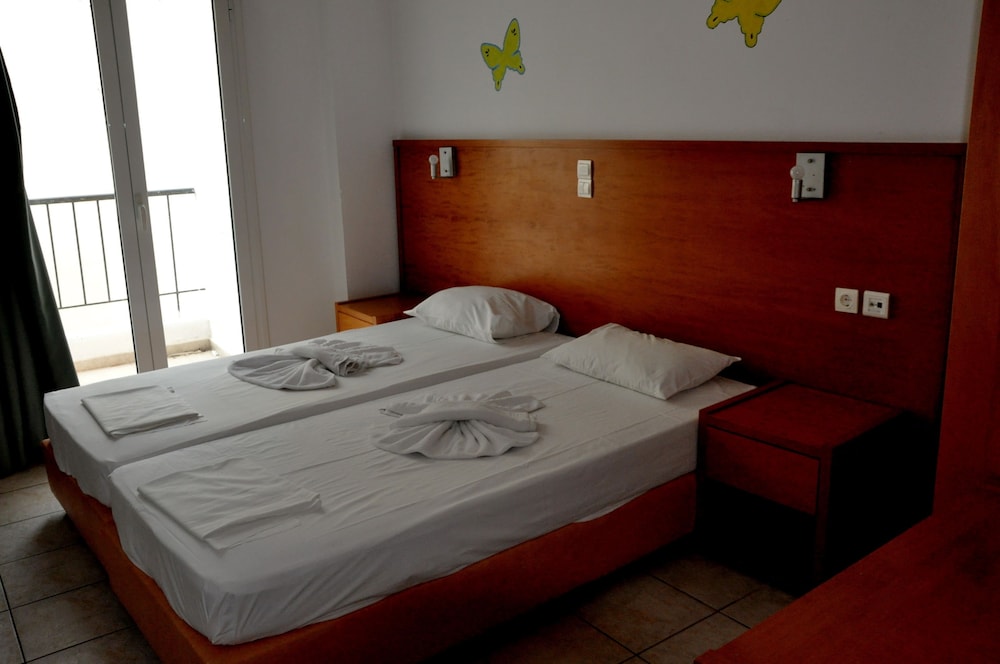 Haris Apartments