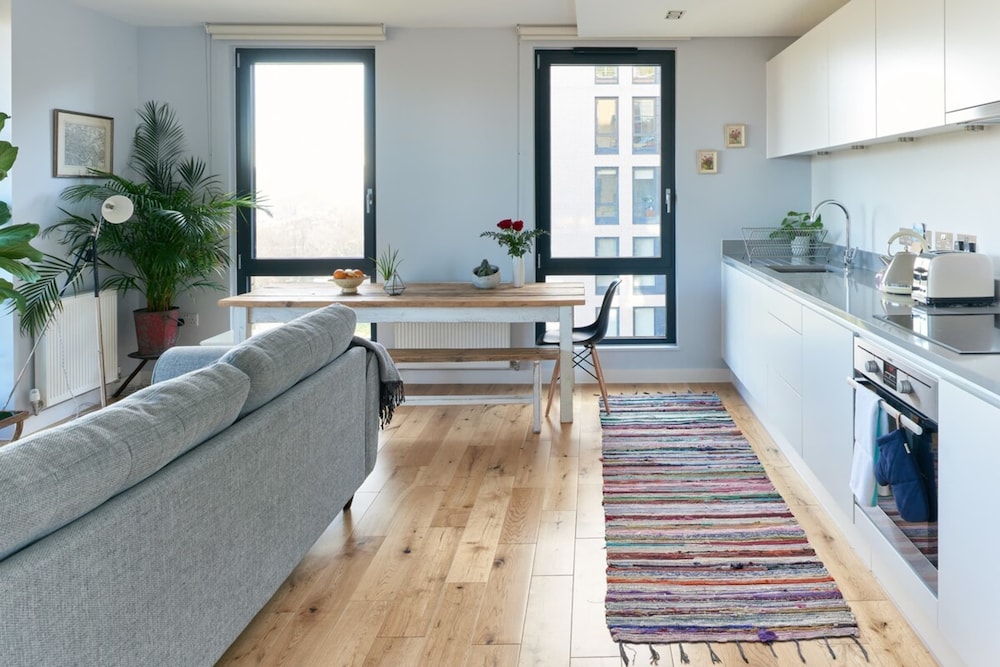 Beautiful 1 Bedroom With Balcony Near Mile End