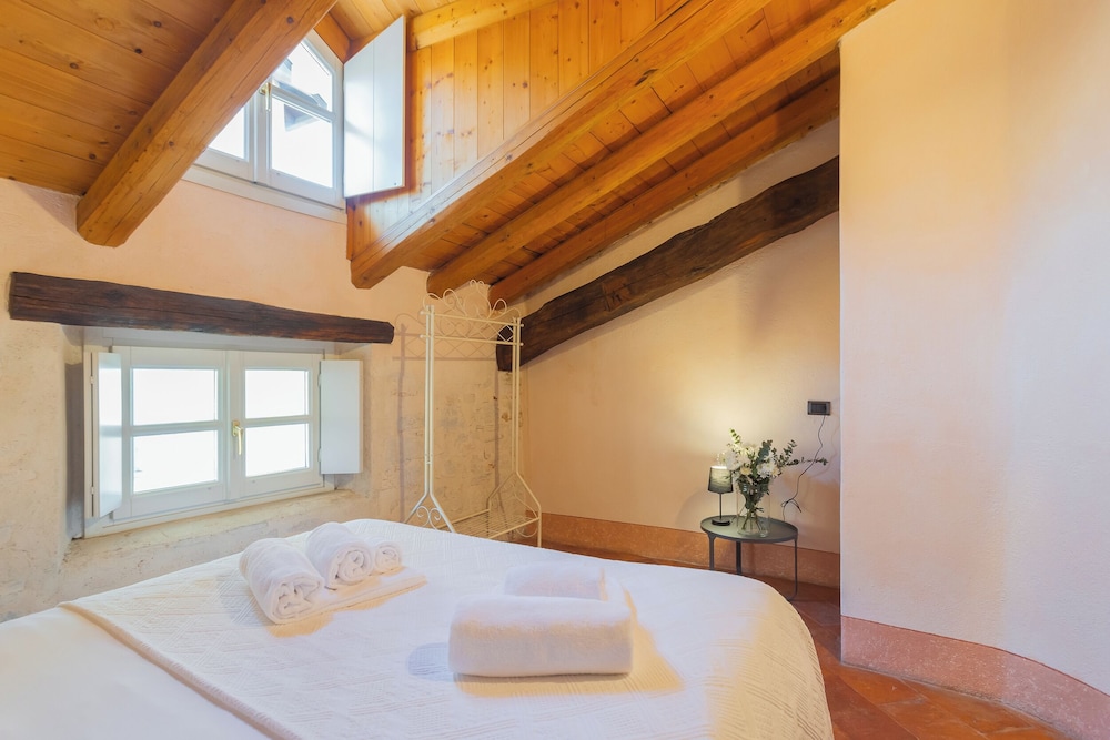 Antiche Mura by Rent all Como
