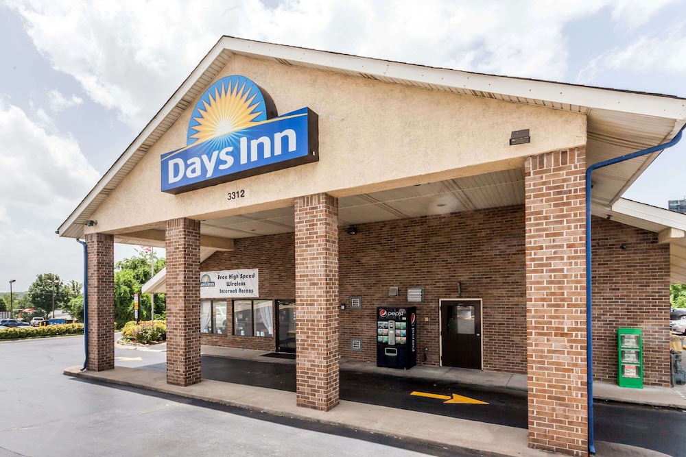 Hotel Days Inn by Wyndham Nashville North/Opryland Area - Image 1