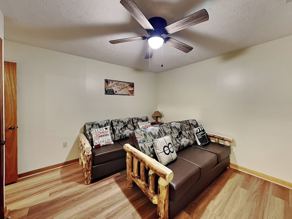 Alexander's Lookout by Jackson Mountain Rentals