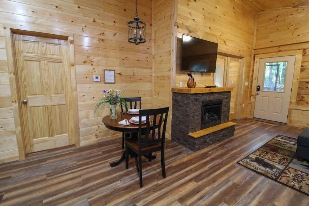 282 Cozy Cub 1 Bedroom Cabin