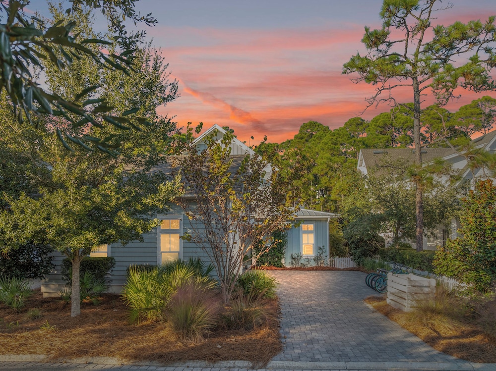 Sea Dlight: 3BR Beach Home Sleeps 10 With 4 Bikes in Watersound West