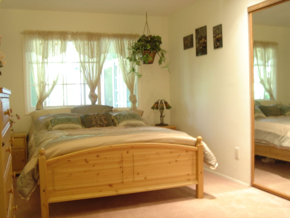Woodland Hills Vacations - Woodland Hills II Calabasas Inn Oneness BB - Property Image 2