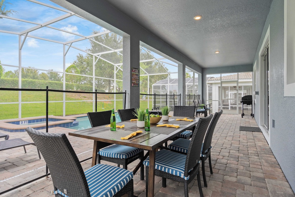 Stinger Luxe Retreat by Avantstay 8BR Luxury Villa Near Disney w/ Pool & Game Room