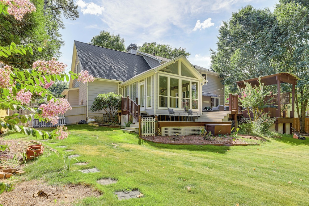 6 Mi to Stone Mountain Park: Home w/ Deck!