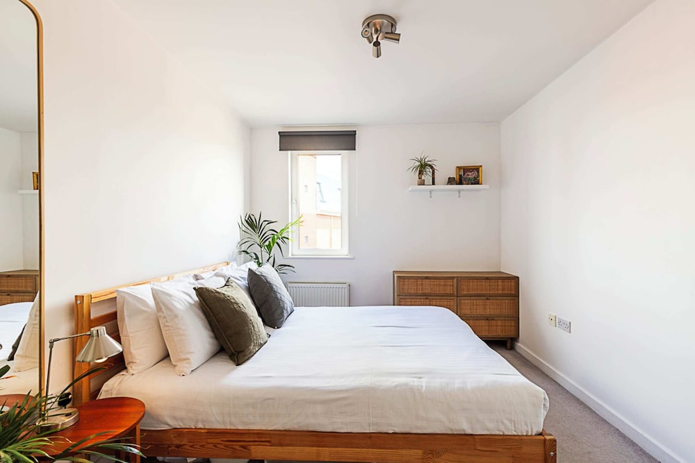 Chic & Modern Dalston Apartment view 3